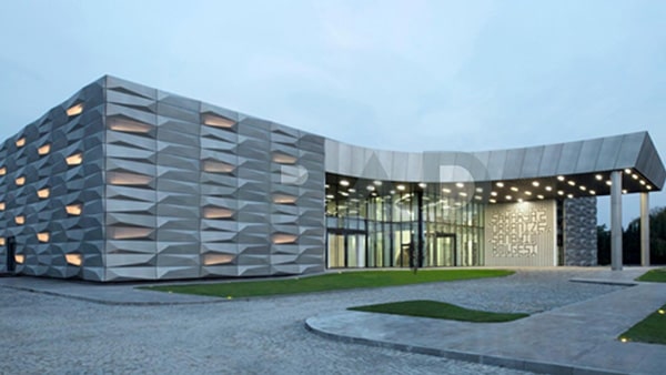 نمای سالید آلومینیوم شب